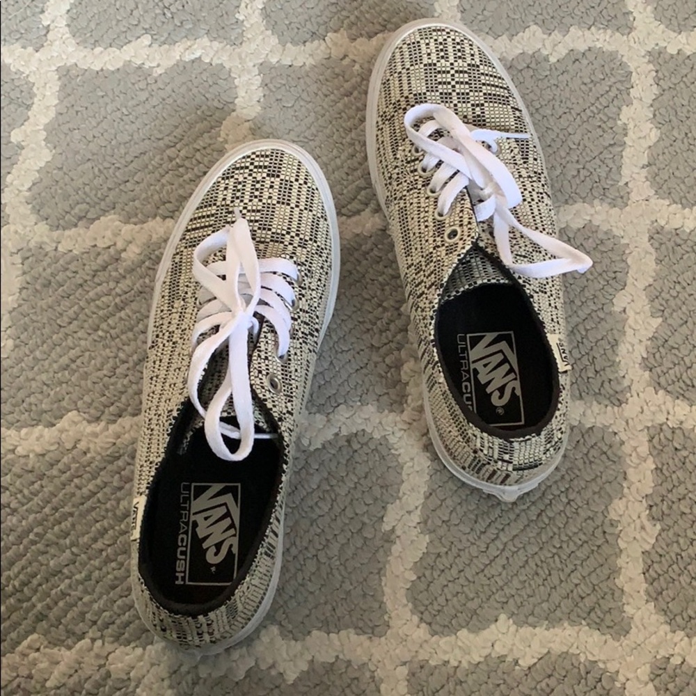 Vans - Picture 2 of 4